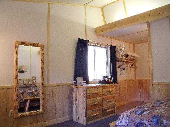 Canyon Lodge & Cabins 03.[1]